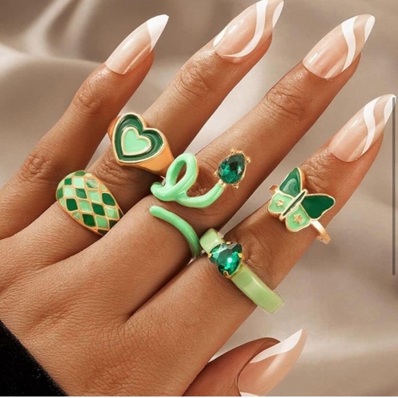 Y2K Butterfly Knuckle Ring Green & Gold Colored Y2K Rings Great For Stacking! - Picture 3 of 3